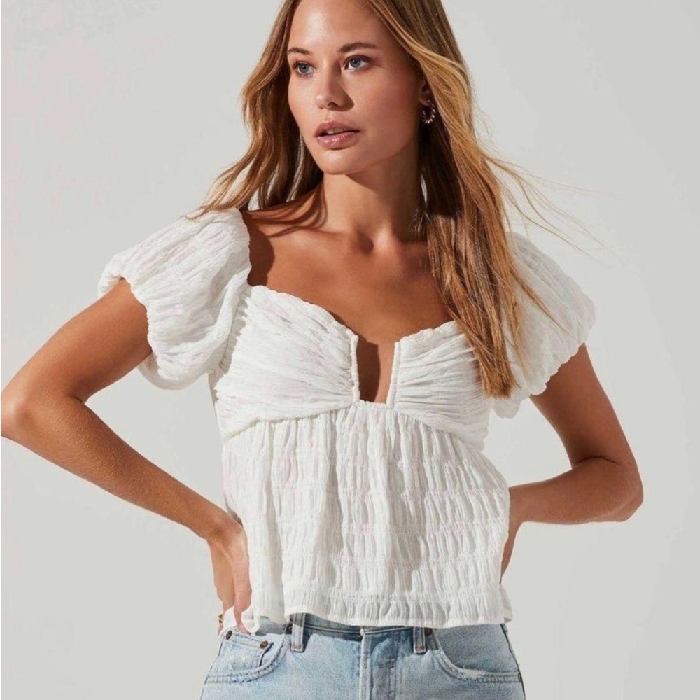 ASTR White Plunge Puff Sleeve Top